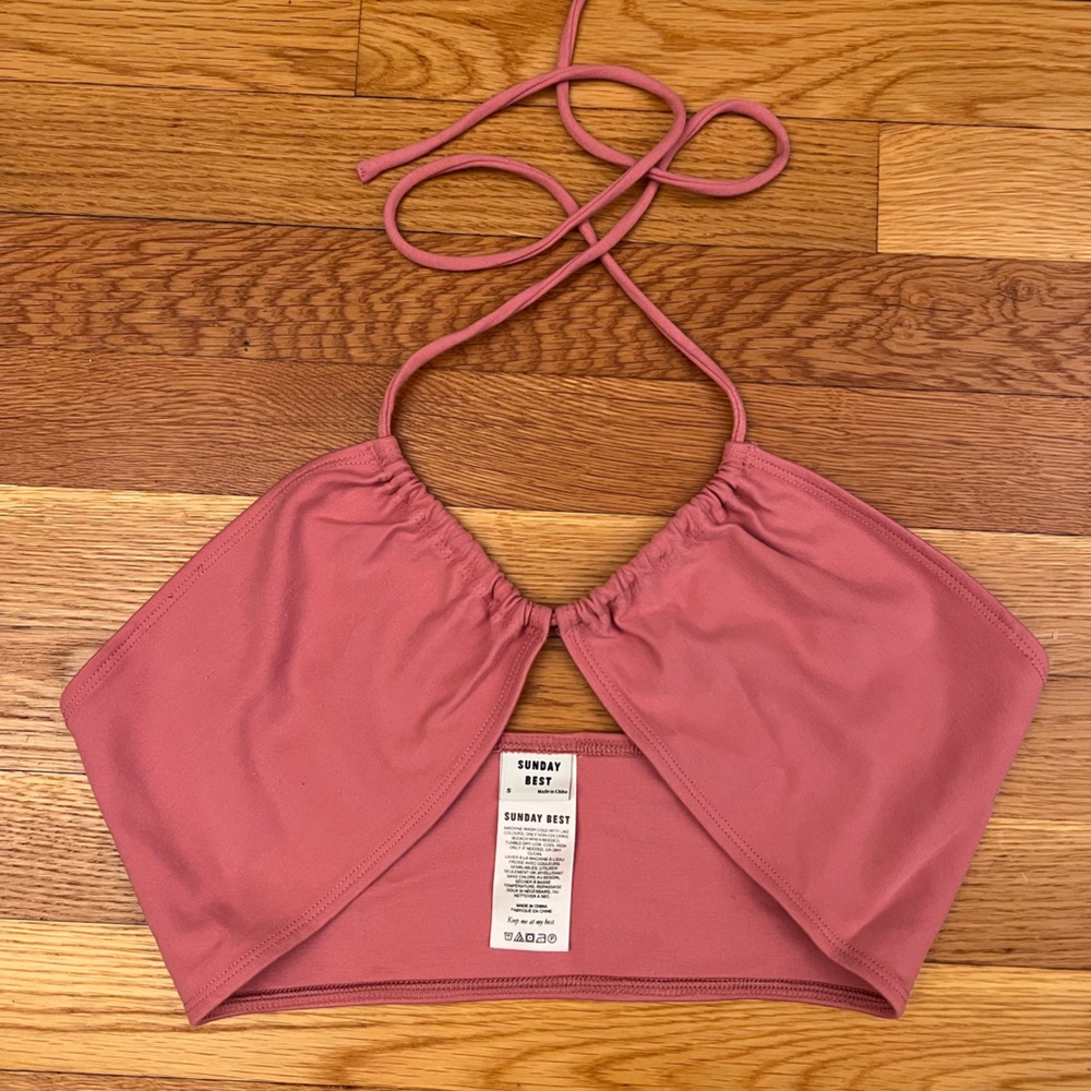 Aritzia Sunday Best Cropped Halter Top in Salmon, size Small